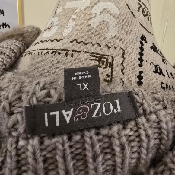 Gray Floral Shawl Collar Knit Sweater - Picture 4 of 4